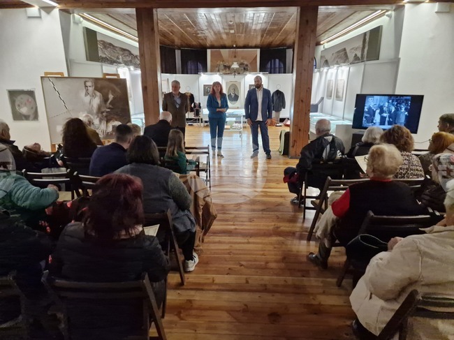 Регионалният исторически музей във Велико Търново подреди изложба с новопостъпилите през тази година дарения