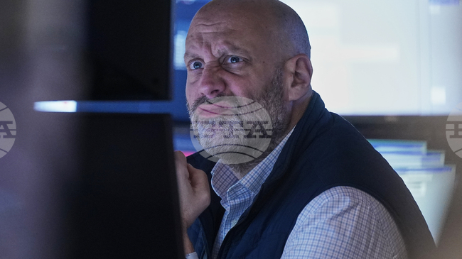 Основните индекси на Уолстрийт започнаха сесията на с понижение заради поскъпването на технологичните акции