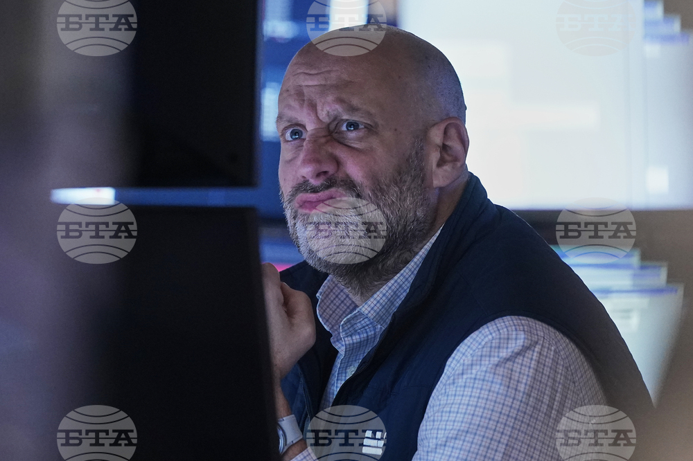 Основните индекси на Уолстрийт започнаха сесията на с понижение заради поскъпването на технологичните акции