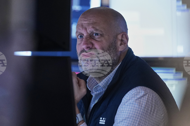 Основните индекси на Уолстрийт започнаха сесията на с понижение заради поскъпването на технологичните акции