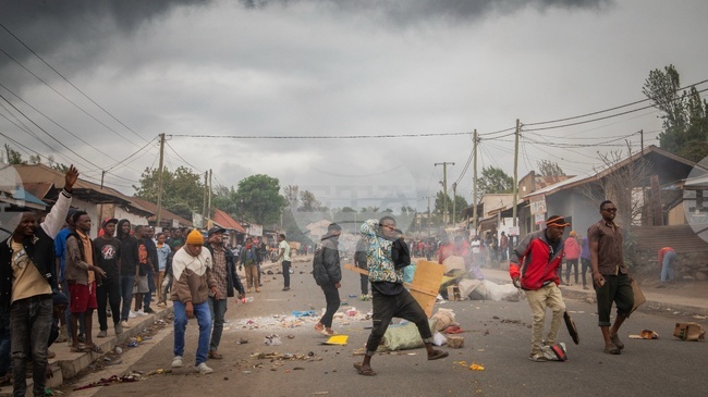 Над 100 души са обвинени в измяна в Танзания заради протести