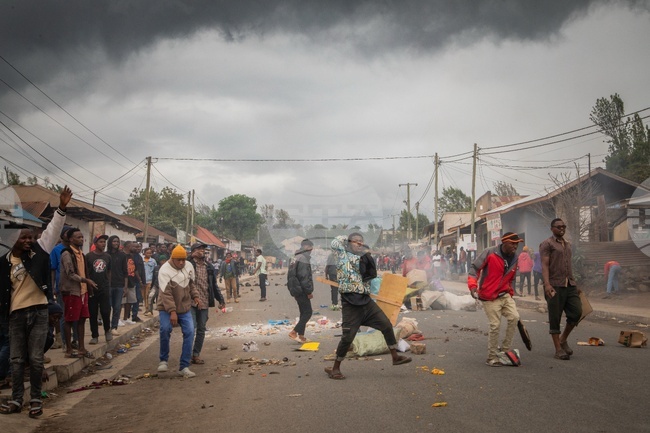 Над 100 души са обвинени в измяна в Танзания заради протести