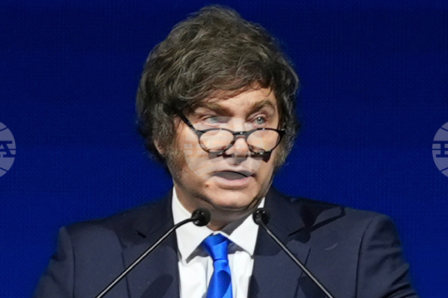 Няколко хиляди души излязоха на протест в Буенос Айрес срещу трудова реформа на президента Милей