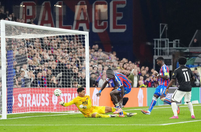 Кристъл Палас не остави шансове на АЗ Алкмаар в двубой от Лигата на конференциите