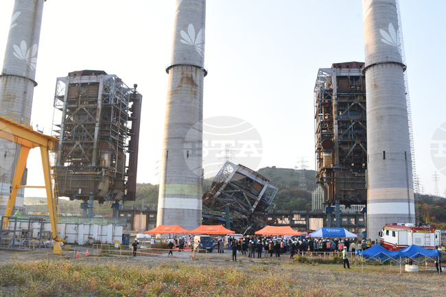 Извадено е трето тяло след срутването на ТЕЦ в Южна Корея, съобщават местни медии
