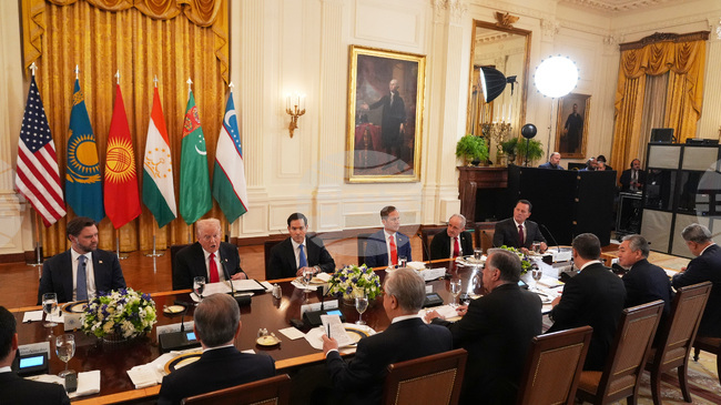 Тръмп се срещна с лидерите на пет централноазиатски държави в Белия дом с цел да засили връзките в областта на критичните редкоземни метали
