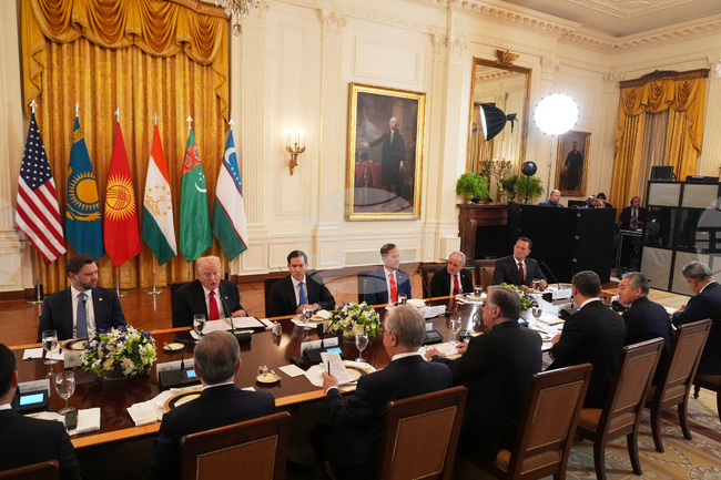 Тръмп се срещна с лидерите на пет централноазиатски държави в Белия дом с цел да засили връзките в областта на критичните редкоземни метали