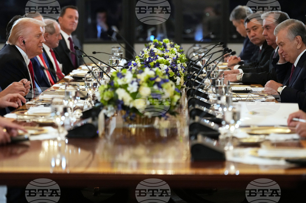 Узбекистанският президент предложи създаването на регионален блок на петте бивши съветски републики от Централна Азия и Азербайджан