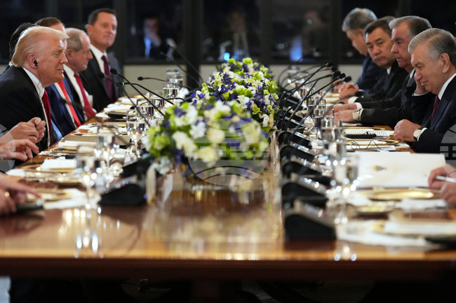 Узбекистанският президент предложи създаването на регионален блок на петте бивши съветски републики от Централна Азия и Азербайджан