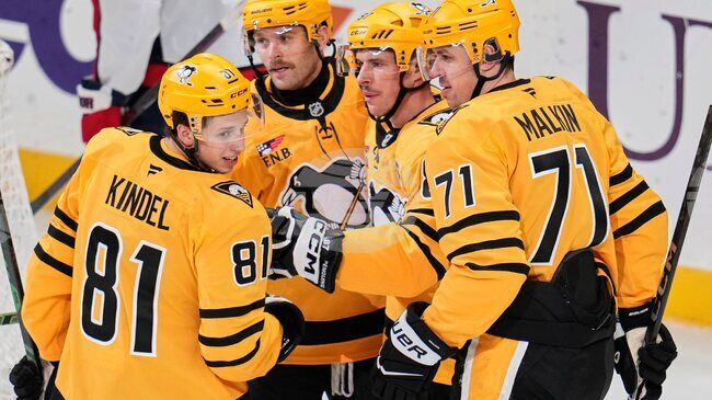 Питсбърг Пенгуинс победи Вашингтон Кепиталс с два гола на Сидни Кросби и продължава да бъде в челото на Източната конференция