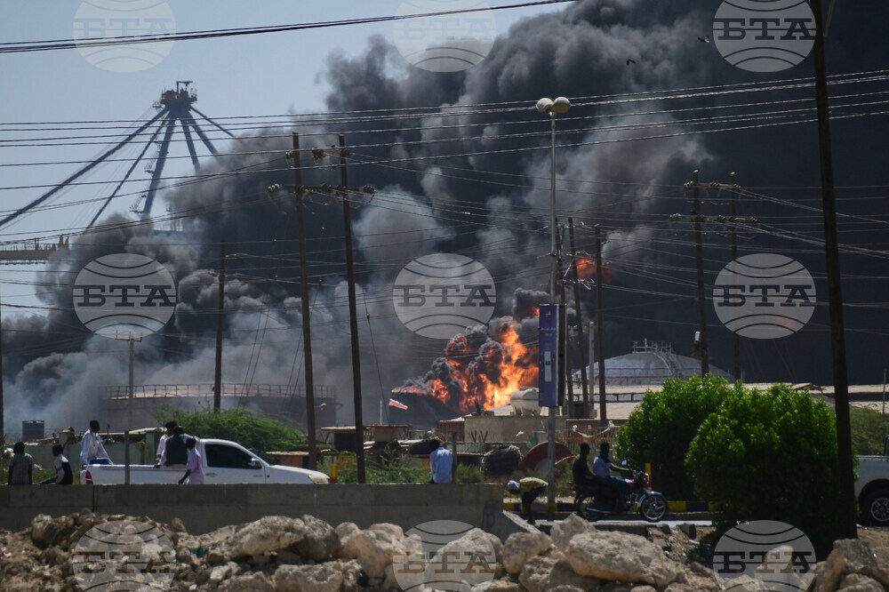 Експлозии бяха чути близо до суданската столица Хартум, съобщиха очевидци
