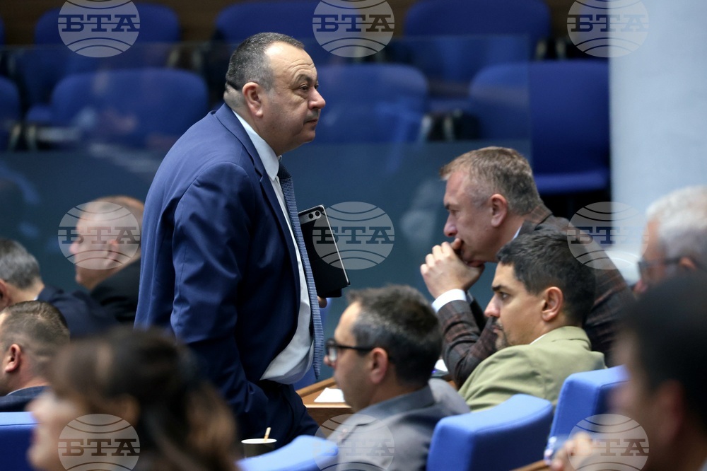 Парламентът обсъжда на първо четене законови промени, които се отнасят до фигурата на особения търговски управител в "Лукойл България“