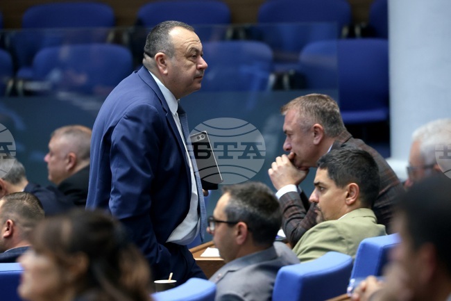 Парламентът обсъжда на първо четене законови промени, които се отнасят до фигурата на особения търговски управител в "Лукойл България“