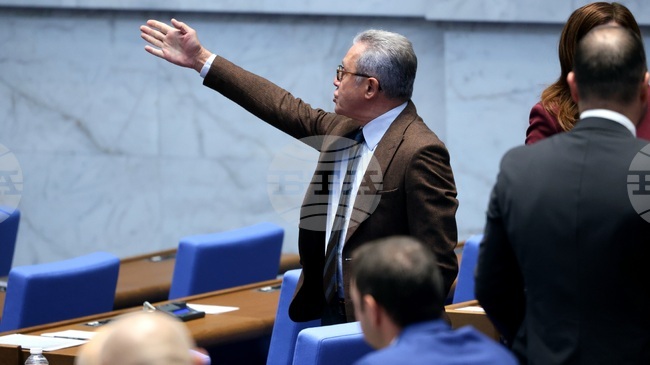 При дебатите по законовите промени, свързани с "Лукойл“, опозицията видя приватизация на активите, управляващите обясниха, че ситуацията налага бързи действия