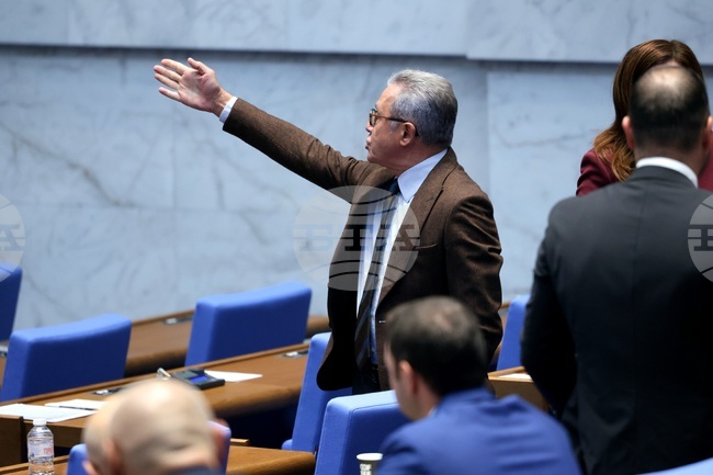 При дебатите по законовите промени, свързани с "Лукойл“, опозицията видя приватизация на активите, управляващите обясниха, че ситуацията налага бързи действия