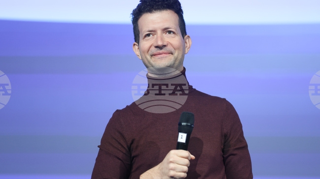  Около 200 училища от 15 области участваха в конференция, представяйки образователни иновации и обмяна на опит, каза за БТА Александър Ангелов 