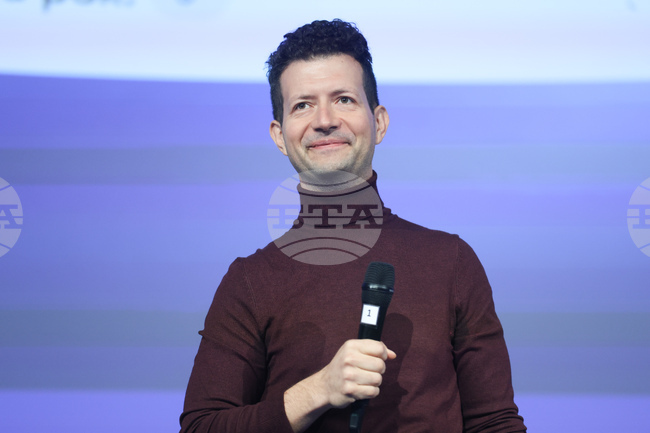  Около 200 училища от 15 области участваха в конференция, представяйки образователни иновации и обмяна на опит, каза за БТА Александър Ангелов 