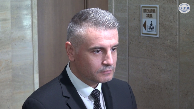 Имаме усещането, че депутатите и Министерският съвет действат в различни посоки, каза Радослав Рибарски от ПП-ДБ във връзка с „Лукойл“