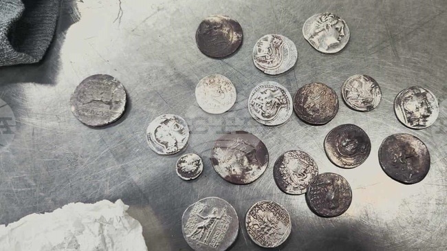 Police in Burgas Seize Hundreds of Coins and Artefacts with Signs of Cultural and Historical Value