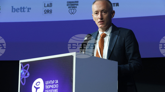 Учениците трябва да учат и чрез изкуствен интелект, той може и трябва да помага и на учителите, каза министър Красимир Вълчев.