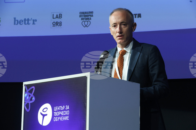 Учениците трябва да учат и чрез изкуствен интелект, той може и трябва да помага и на учителите, каза министър Красимир Вълчев