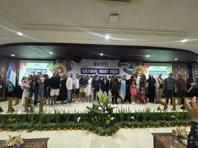 Денят на народните будители беше отбелязан в индонезийския град Денпасар с концерт