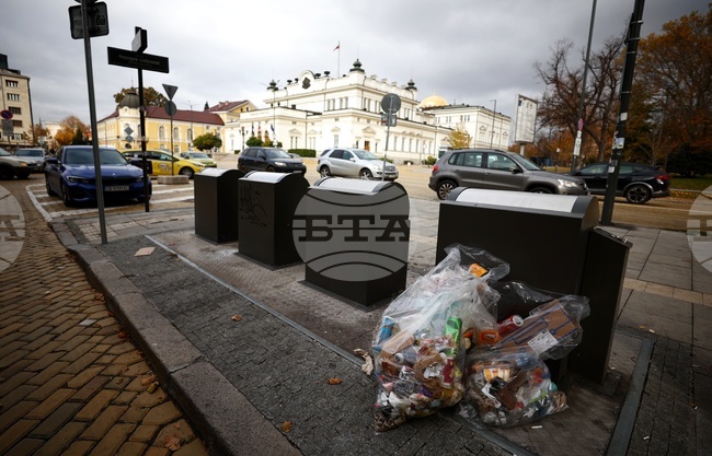 Всеки отпадък, изхвърлен в грешния контейнер, струва пари на всички нас, каза столичният кмет Васил Терзиев 