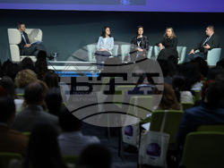 Национална конференция "Умения за иновации в образованието" - Дискусия на тема "Човешките умения в дигиталния свят"