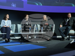 Национална конференция "Умения за иновации в образованието" - Дискусия на тема "Човешките умения в дигиталния свят"