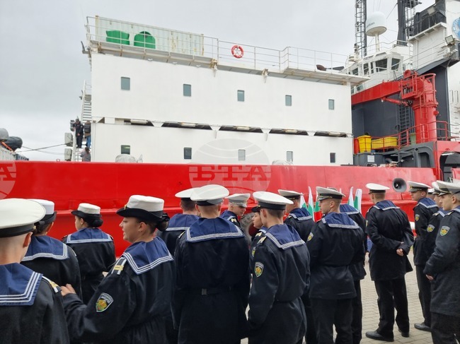 Continued UAE Presence in Antarctica as Part of Bulgaria’s 34th Antarctic Expedition