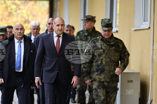  Карлово - Румен Радев - 61-ва Стрямска механизирана бригада - посещение