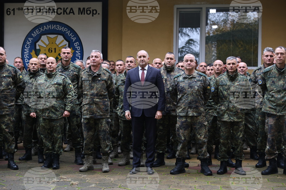  Карлово - Румен Радев - 61-ва Стрямска механизирана бригада - посещение