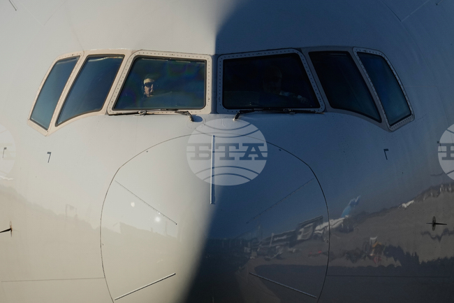 Германия депортира 20 души в Афганистан след пряко споразумение с талибаните