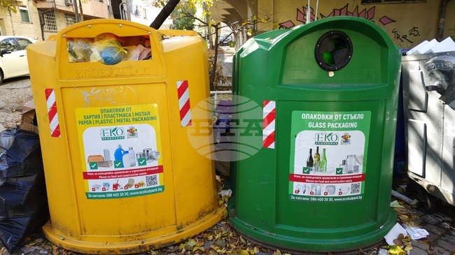 Обслужването на цветните контейнери в 16-те района на София ще бъде възстановено от утре по график, съобщиха от "Екобулпак"