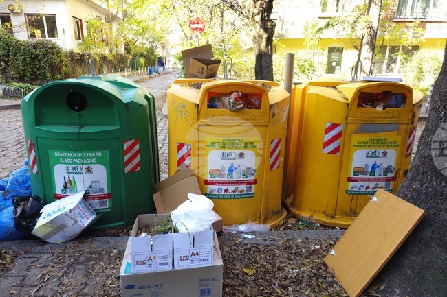 „Екобулпак“ възнамерява да спре да обслужва цветните контейнери за разделно събиране на отпадъци в 16 столични района, съобщиха от Столичната община