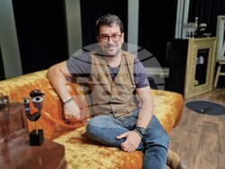 Мартин Каров представя „Безопасни връзки“ в Сатиричния театър, снимка – Даниел Димитров/ БТА