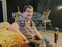 Мартин Каров представя „Безопасни връзки“ в Сатиричния театър, снимка – Даниел Димитров/ БТА