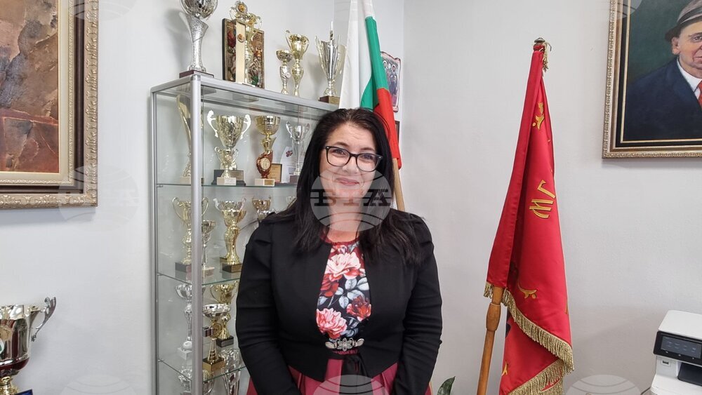 Участието на учениците в олимпиади им носи опит и самочувствие, каза директорът на математическата гимназия в Пловдив Веселина Карапеева 