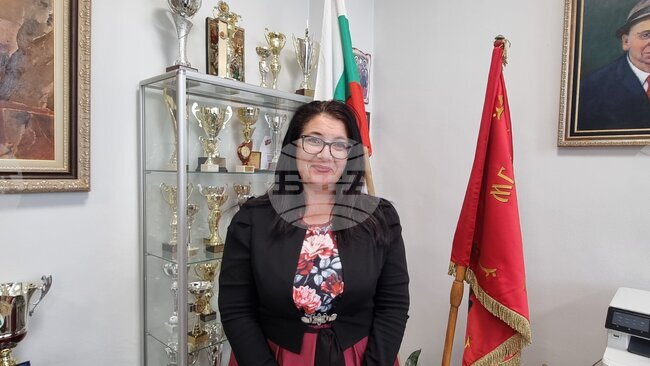 Участието на учениците в олимпиади им носи опит и самочувствие, каза директорът на математическата гимназия в Пловдив Веселина Карапеева 