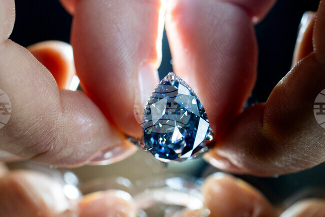 Switzerland Mellon Blue Auction