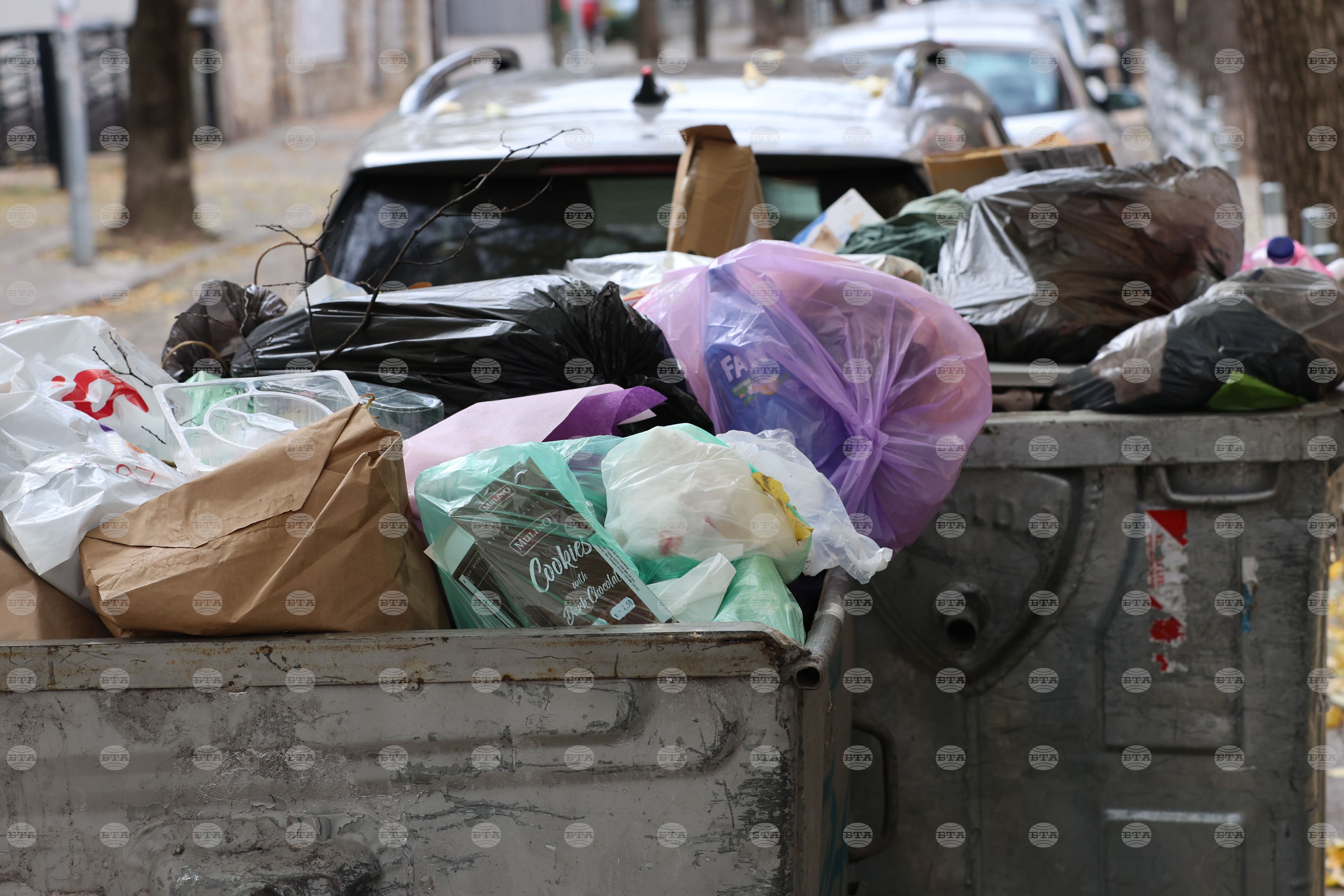КЗК образува три открити производства срещу Столична община по жалби на фирми за почистване