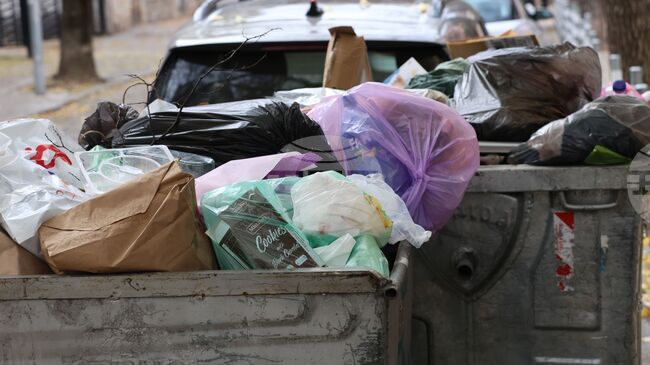 КЗК образува три открити производства срещу Столична община по жалби на фирми за почистване