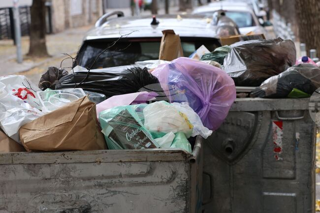 Столична община ще даде информация за временната организация на сметосъбирането в три района на София