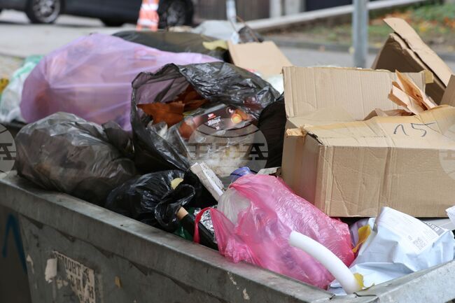 От РИОСВ прехвърлят проблема с тълкуването на „непрекъсваемост на услугата“ по сметосъбирането към екоминистерството, съобщиха от Столичната община