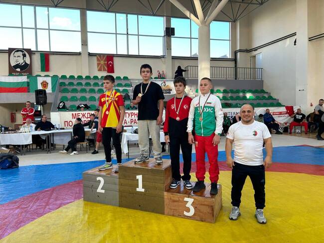 Осмокласник от Ореховския лицей "Александър Малинов" в Украйна спечели призови места в международни състезания по борба