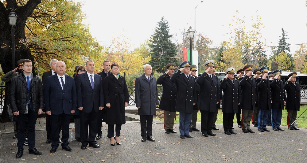 МО: С военна церемония в София бе отбелязана 140-ата годишнина от Сръбско-българската война и 132-рата годишнина от кончината на първия български княз Александър I Батенберг