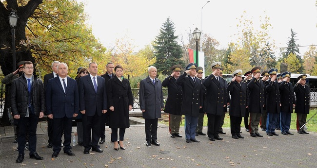 МО: С военна церемония в София бе отбелязана 140-ата годишнина от Сръбско-българската война и 132-рата годишнина от кончината на първия български княз Александър I Батенберг