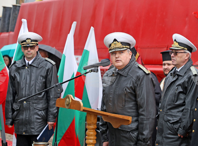 Военноморските сили изготвят първата българска навигационна карта на залива Емона край остров Ливингстън