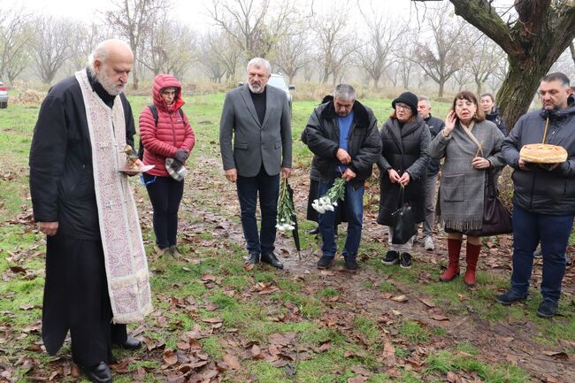 ОА Русе: С панихида в местността Бальов дол бе почетена паметта на избитите от комунистите русенски интелектуалци 