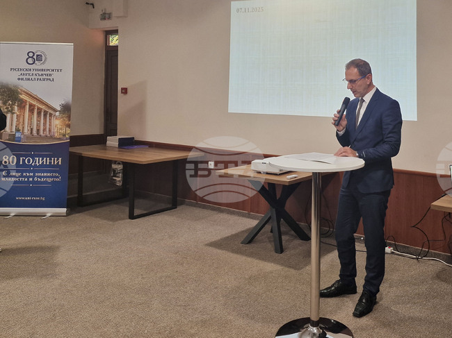 Научният форум на Филиал - Разград на Русенския университет е мост между поколенията изследователи и практици, каза доц. д-р Пламен Мънев